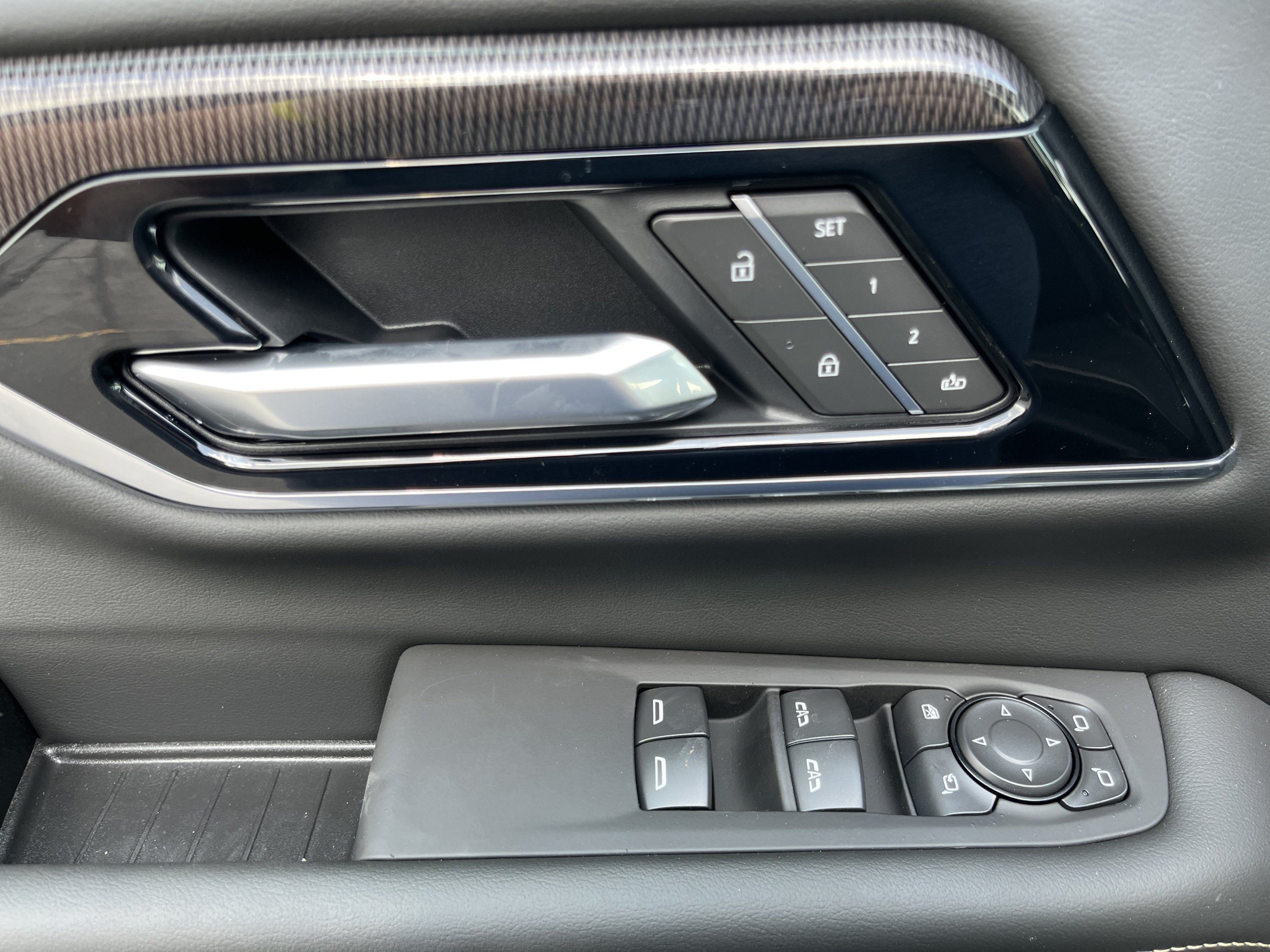 New 2026 GMC Yukon Elevation w/ Elevation Premium Package AWD/4WD image 19