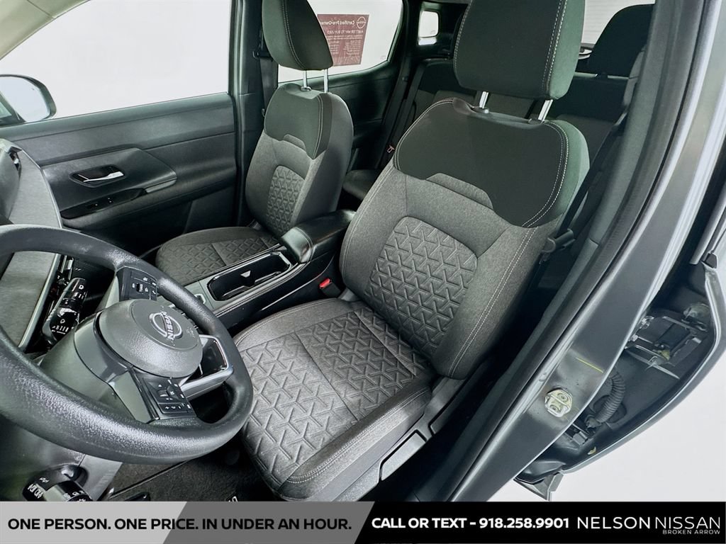 Used 2025 Nissan Kicks SV AWD/4WD image 19