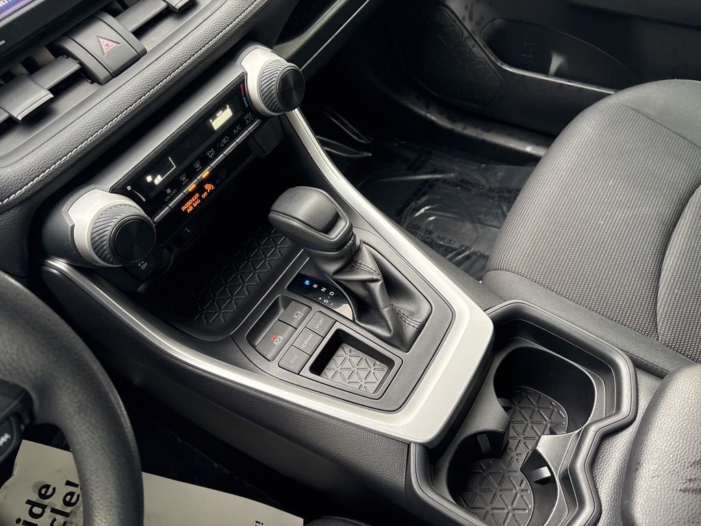 Used 2020 Toyota RAV4 LE image 18