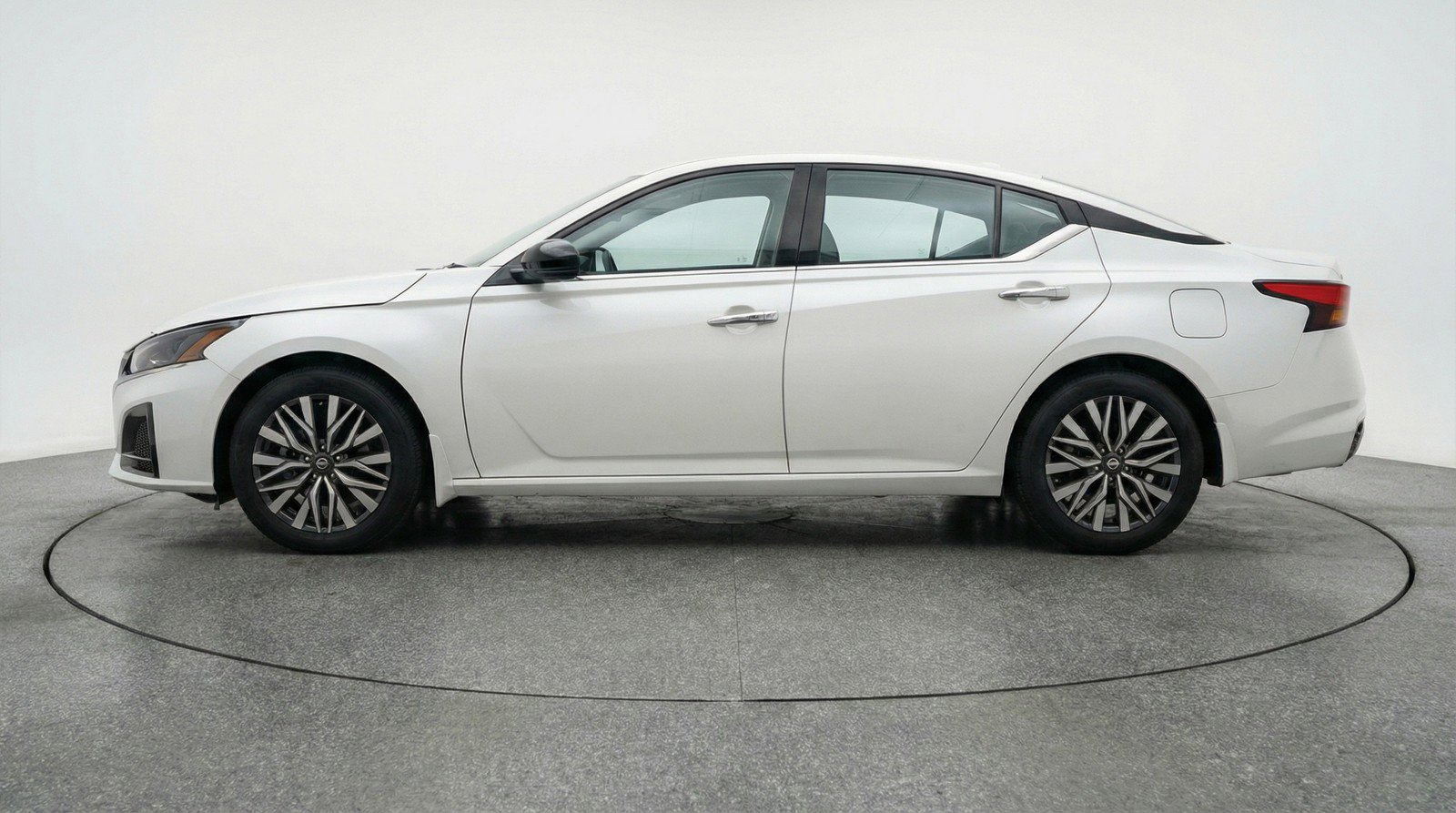 Used 2025 Nissan Altima 2.5 SV image 5