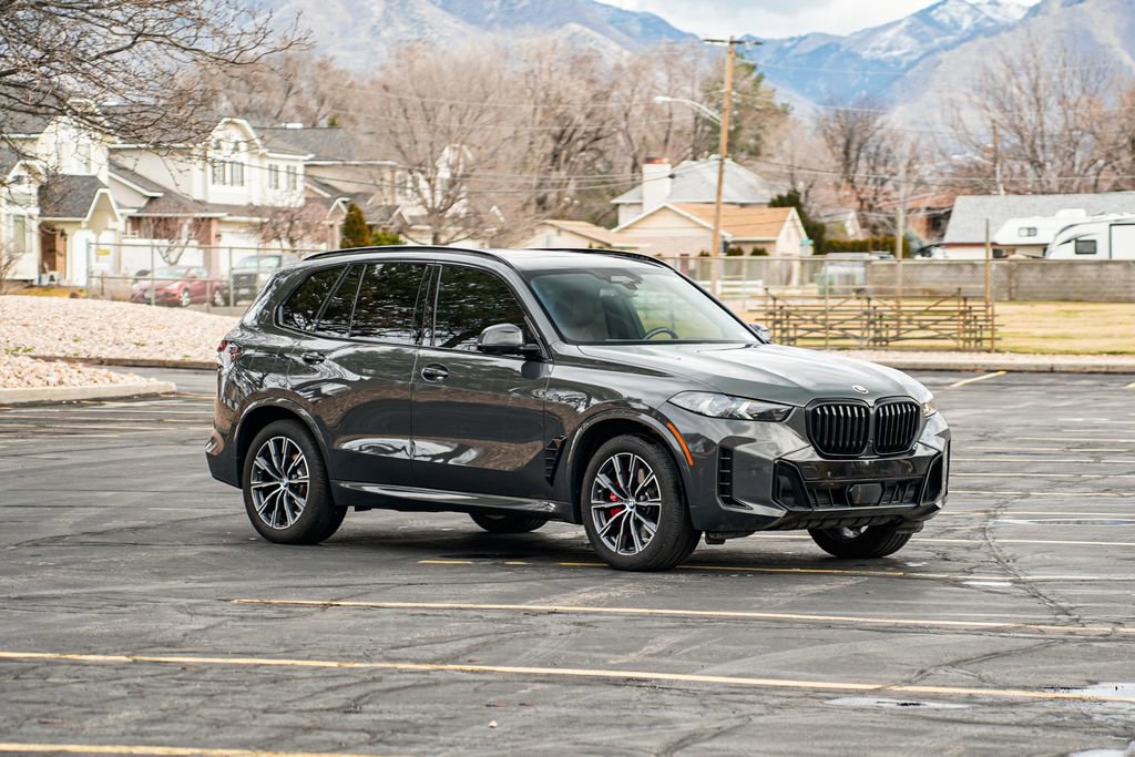 Used 2024 BMW X5 xDrive40i w/ M Sport Package image 3
