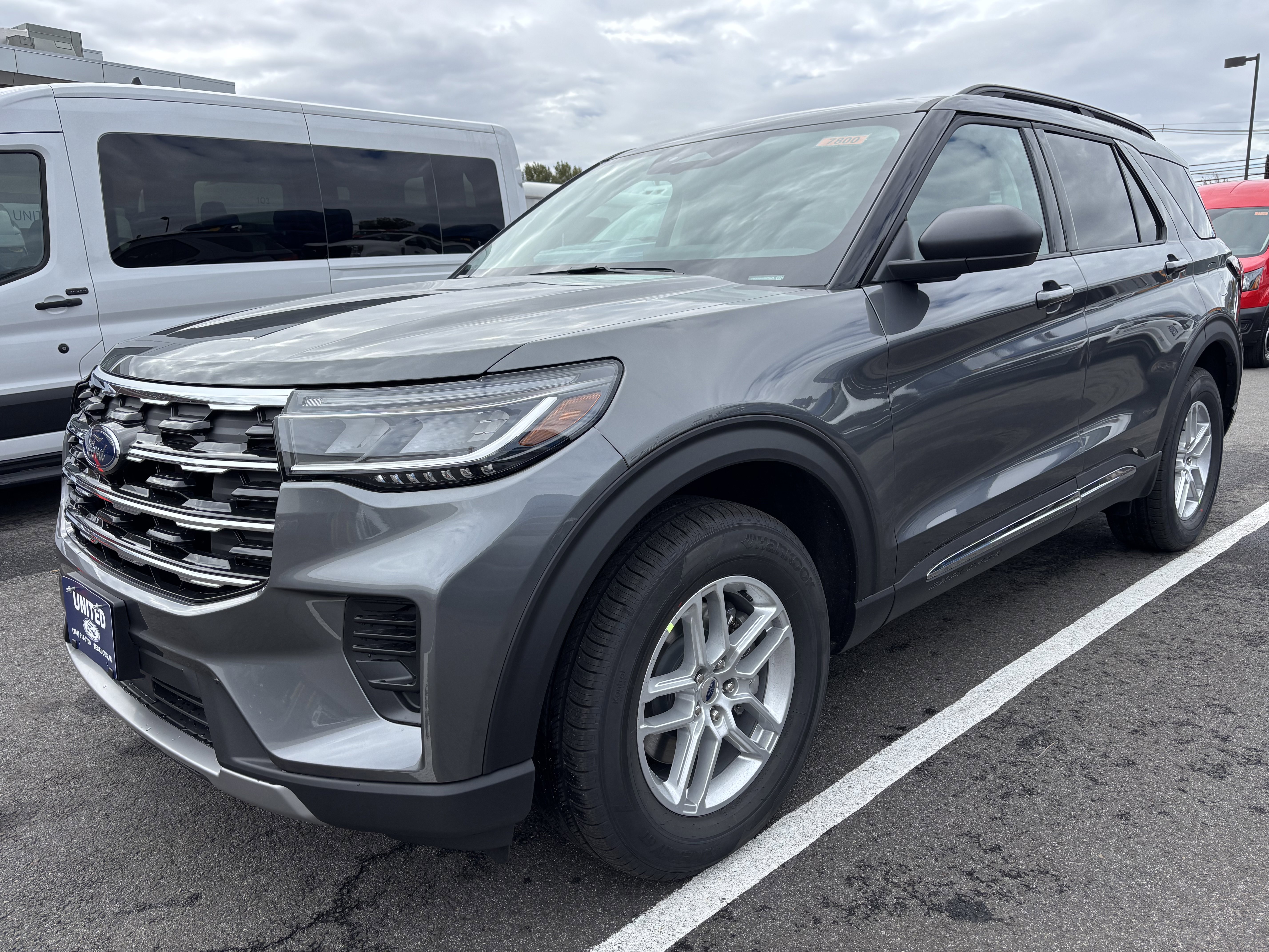 New 2025 Ford Explorer Active image 3