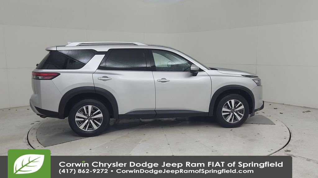 Used 2025 Nissan Pathfinder SL image 16