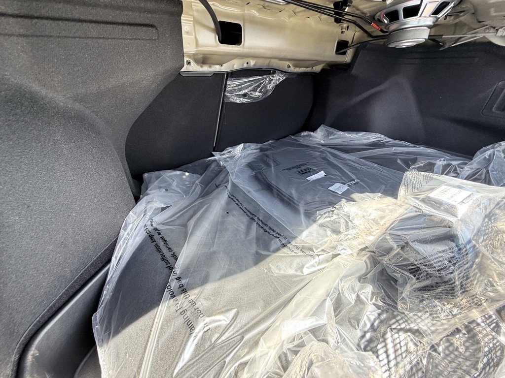 New 2025 Hyundai Elantra Limited image 12