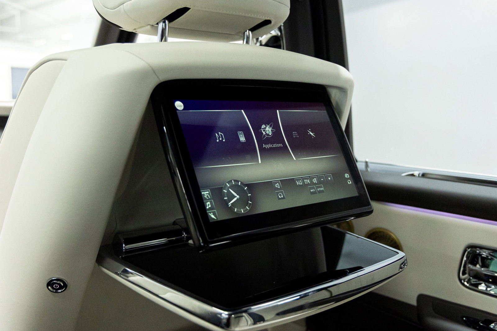 Certified 2023 Rolls-Royce Cullinan w/ Cullinan Package image 43