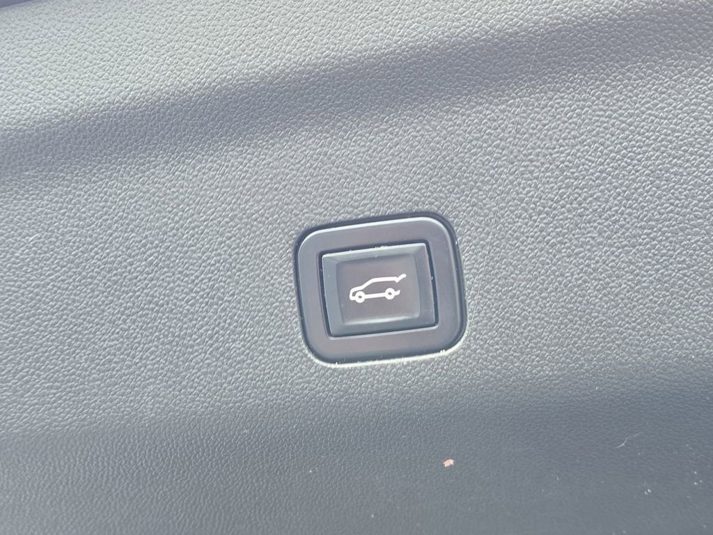 Used 2023 Chevrolet Suburban LT w/ LT Signature Plus Package image 9