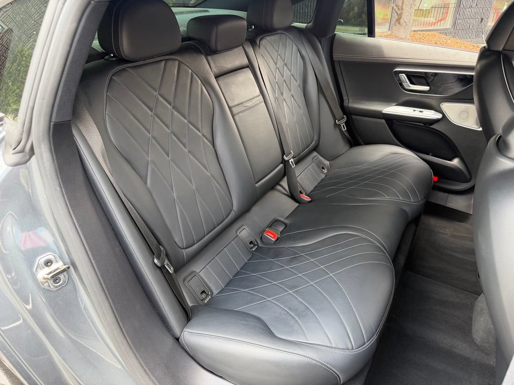 Used 2023 Mercedes-Benz EQE 500 4MATIC Sedan image 36