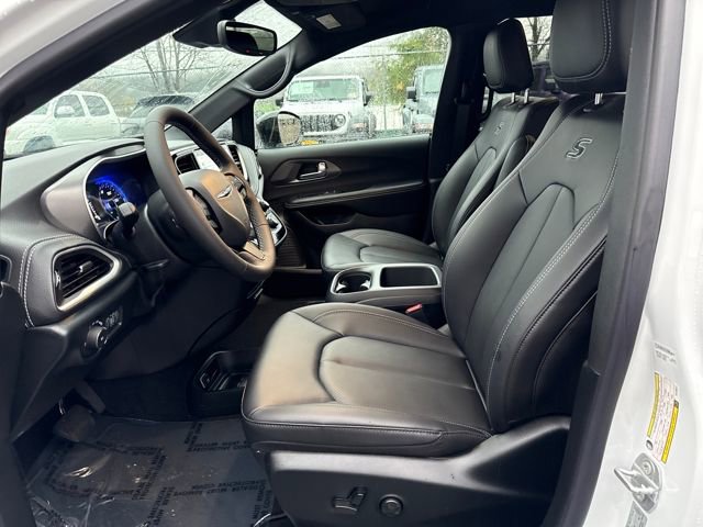 New 2026 Chrysler Pacifica Select w/ S Appearance Package FWD image 15