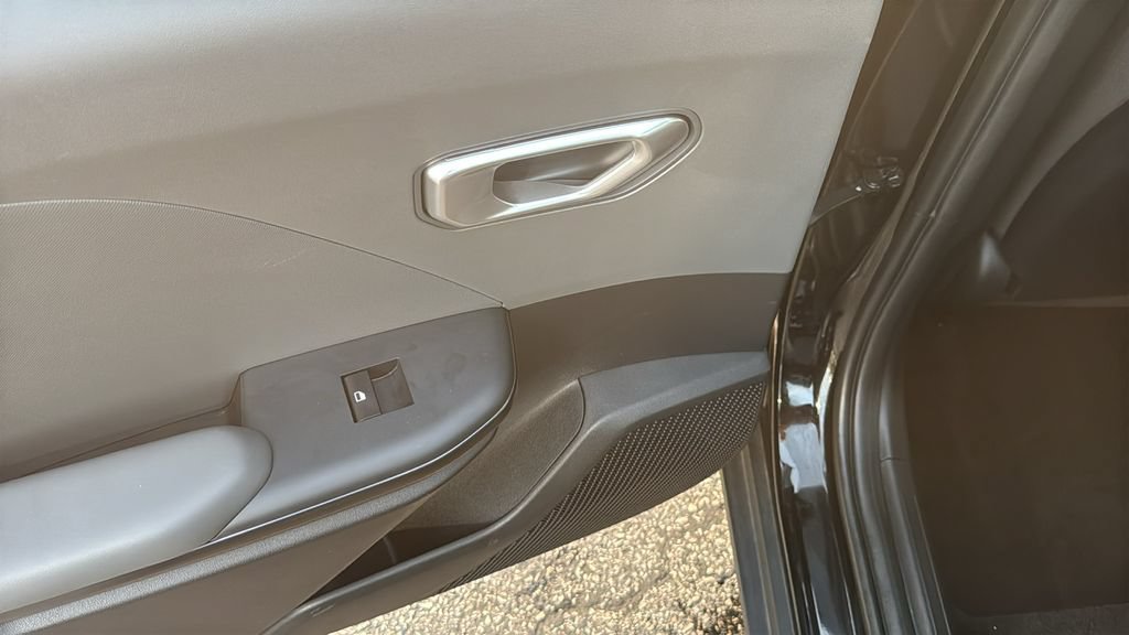 Used 2025 Kia K4 FWD image 26
