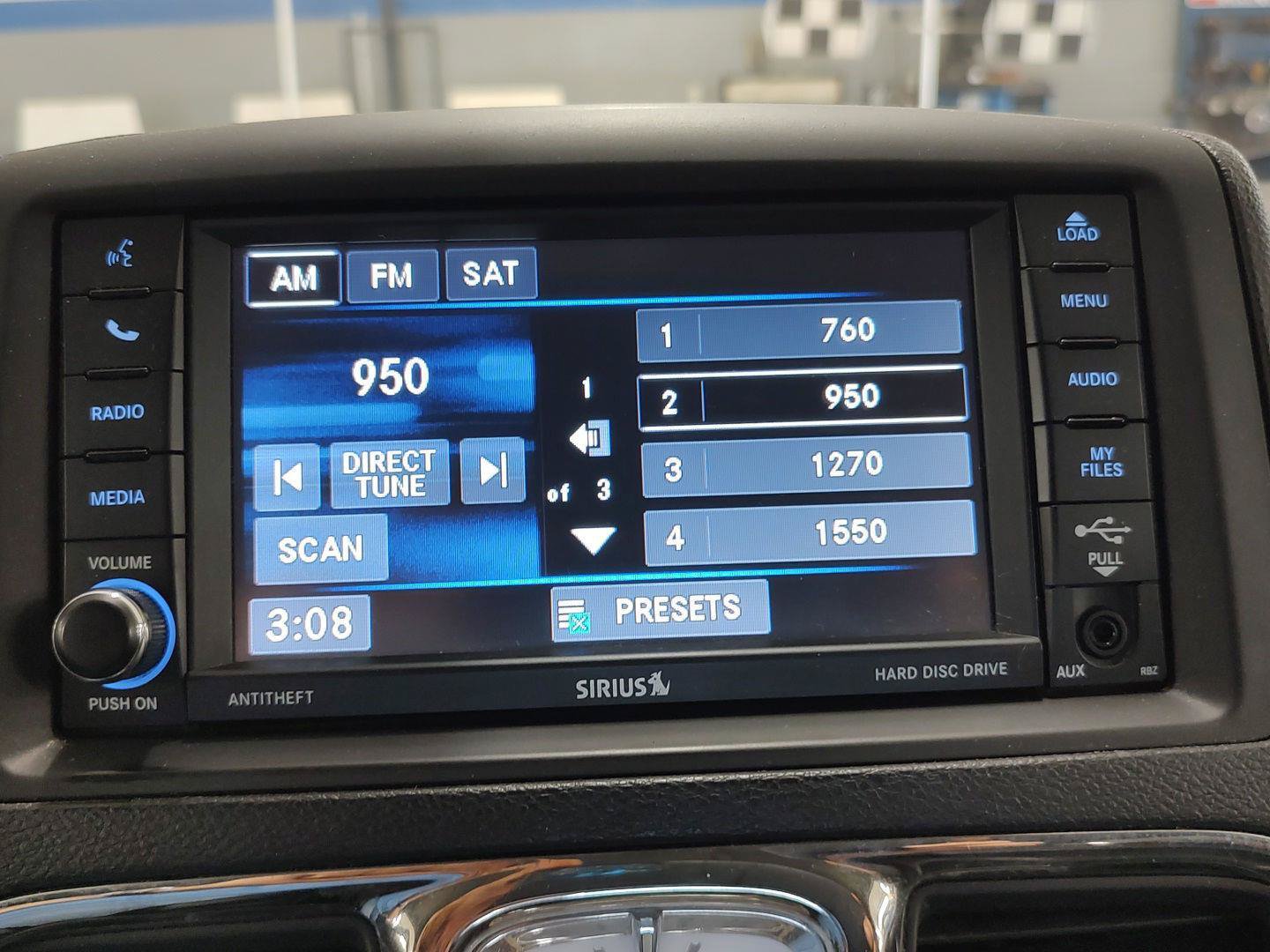 Used 2014 Chrysler Town & Country Touring-L w/ Trailer Tow Group FWD image 8