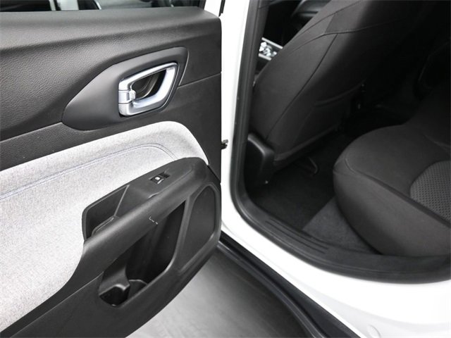 Used 2025 Jeep Compass Sport image 16