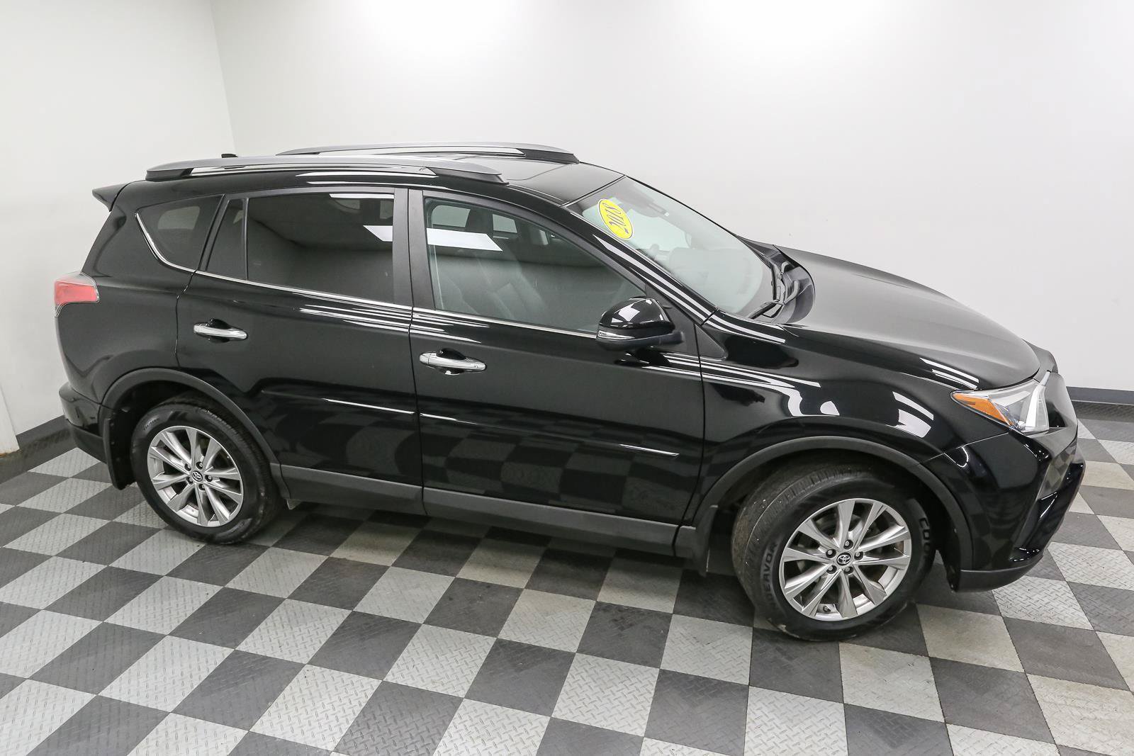 Used 2018 Toyota RAV4 Limited w/ Advanced Technology Package AWD/4WD image 5