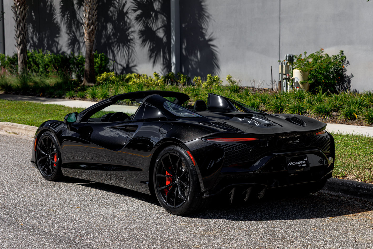Used 2026 McLaren Artura Spider RWD image 27