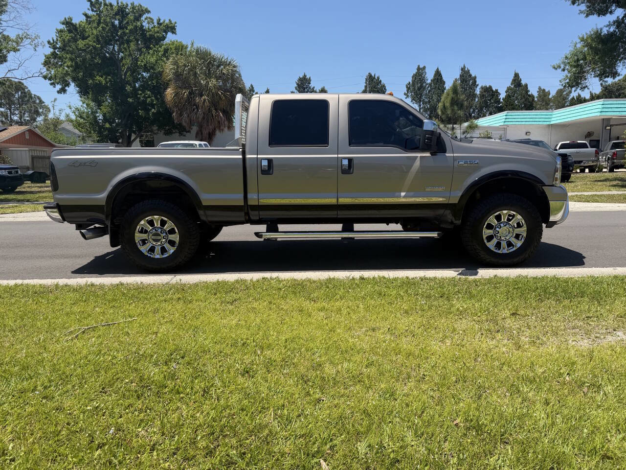 Used 2006 Ford F250 Lariat image 3