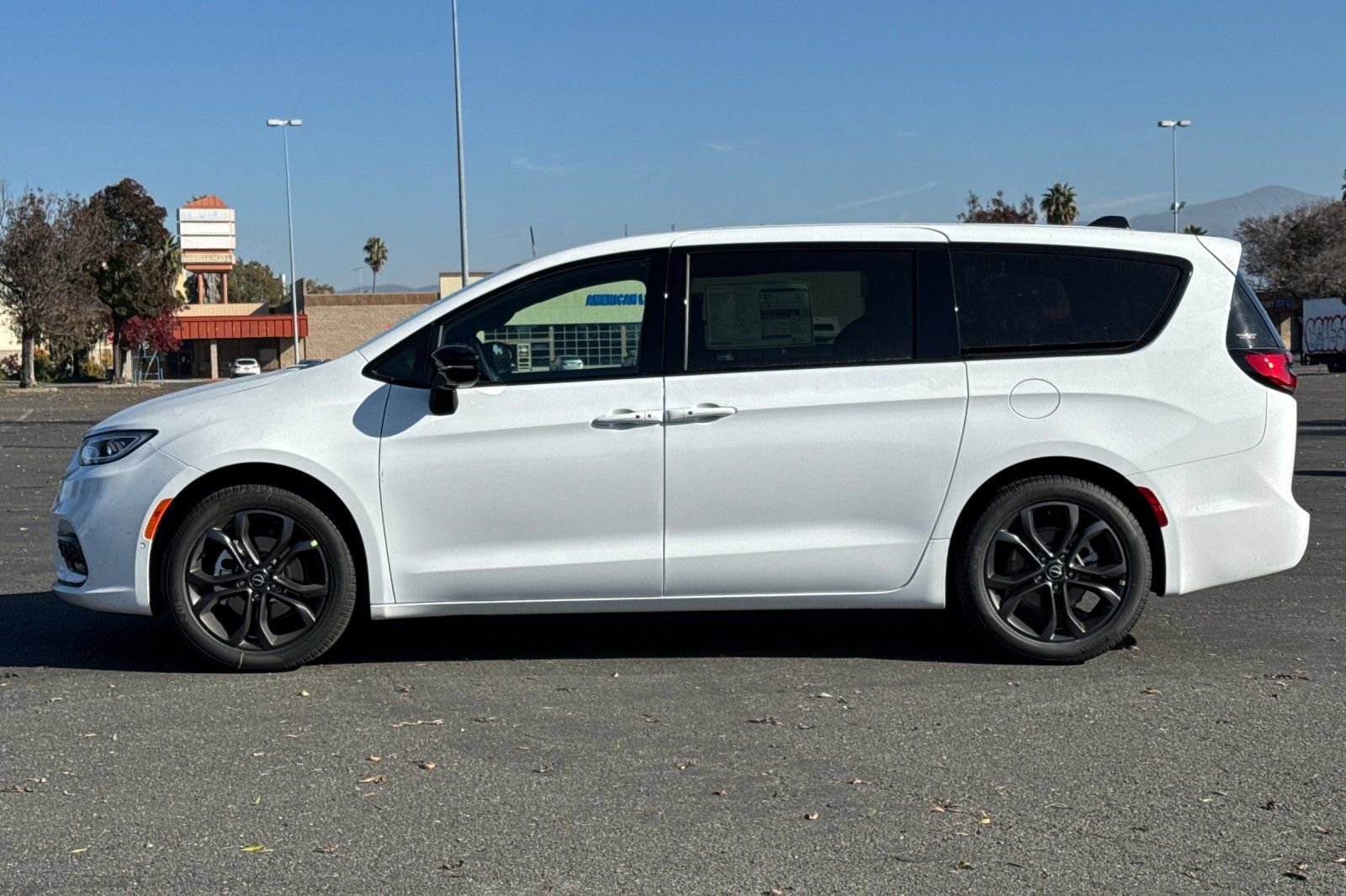 New 2026 Chrysler Pacifica Select image 6