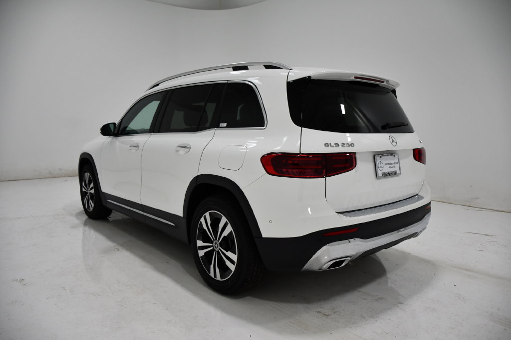 Used 2026 Mercedes-Benz GLB 250 4MATIC image 4