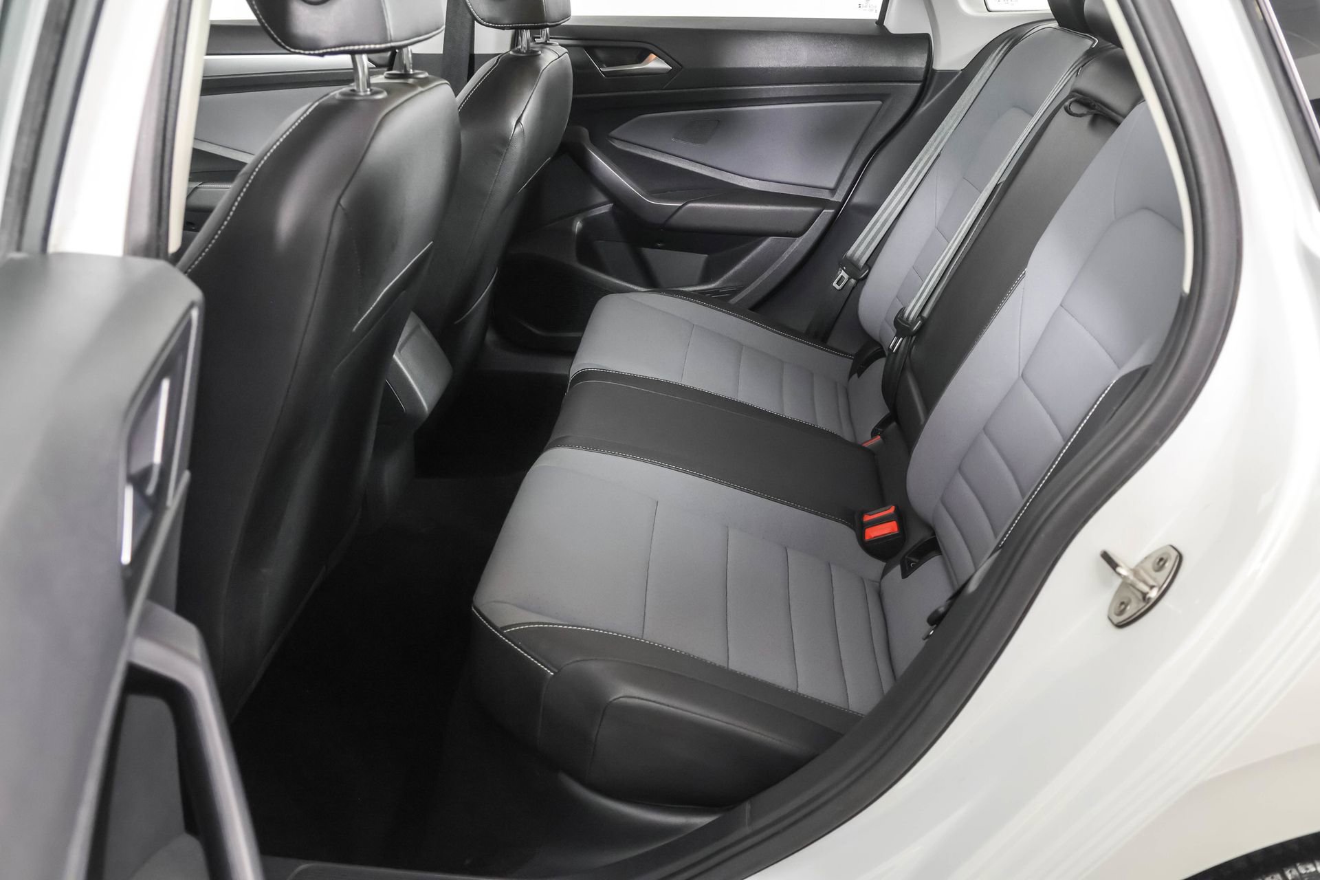 Used 2025 Volkswagen Jetta SE image 34