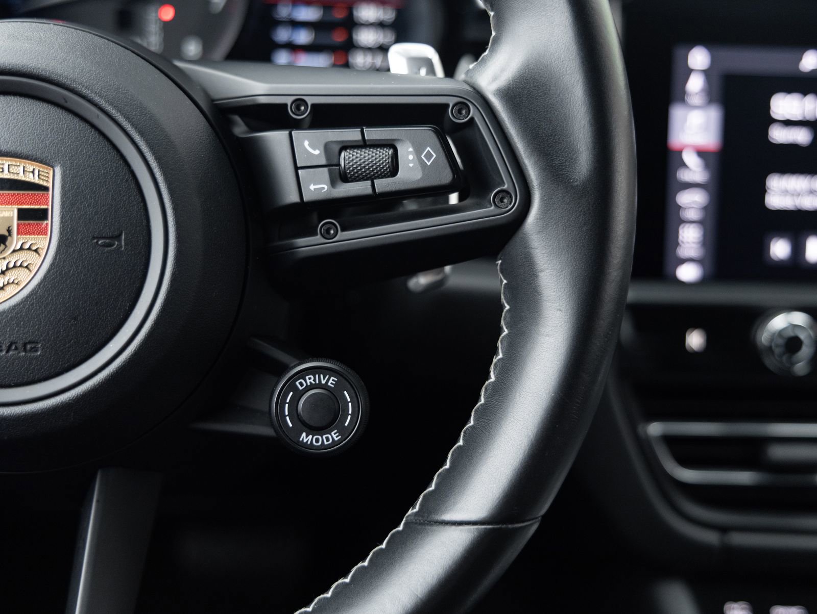Certified 2023 Porsche Macan Turbo AWD/4WD image 16