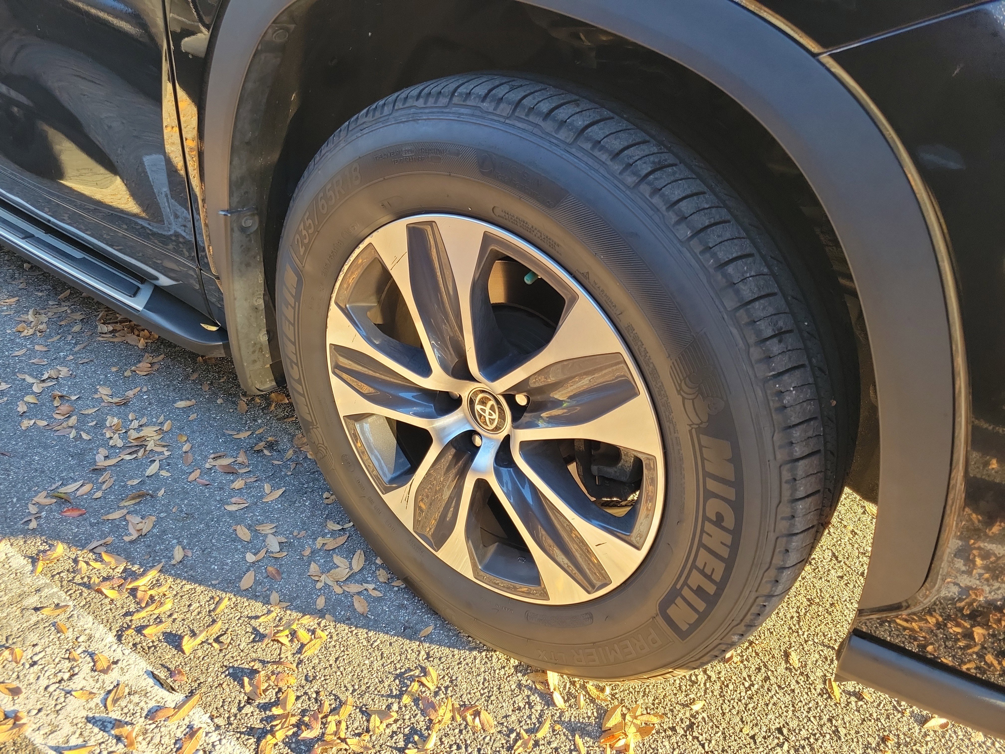 Used 2024 Toyota Highlander XLE image 9