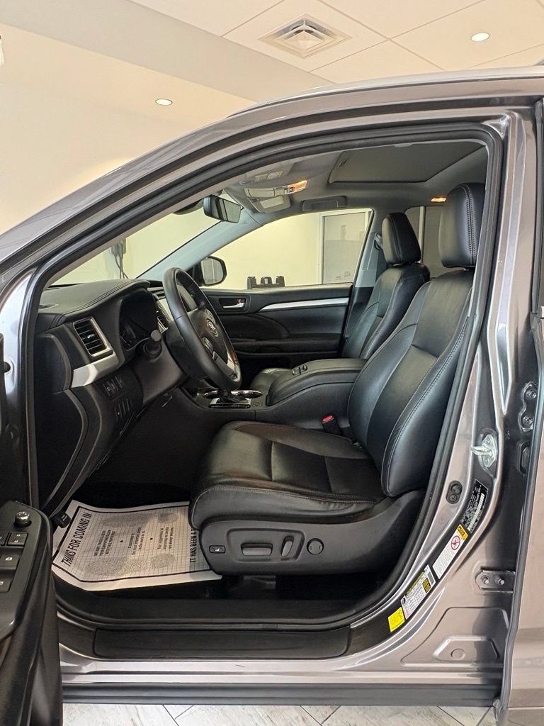 Used 2018 Toyota Highlander XLE AWD/4WD image 6