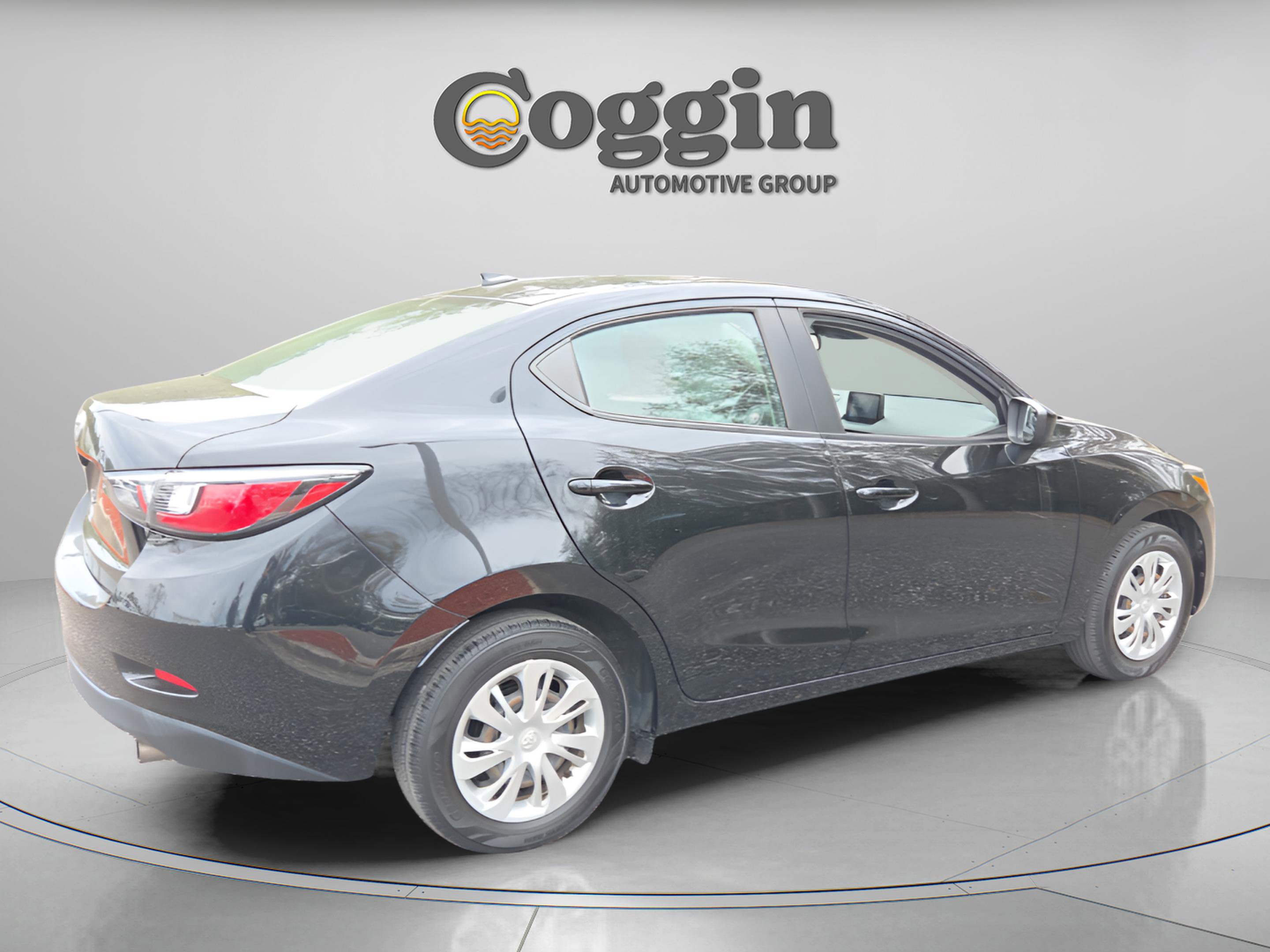 Used 2020 Toyota Yaris L image 6