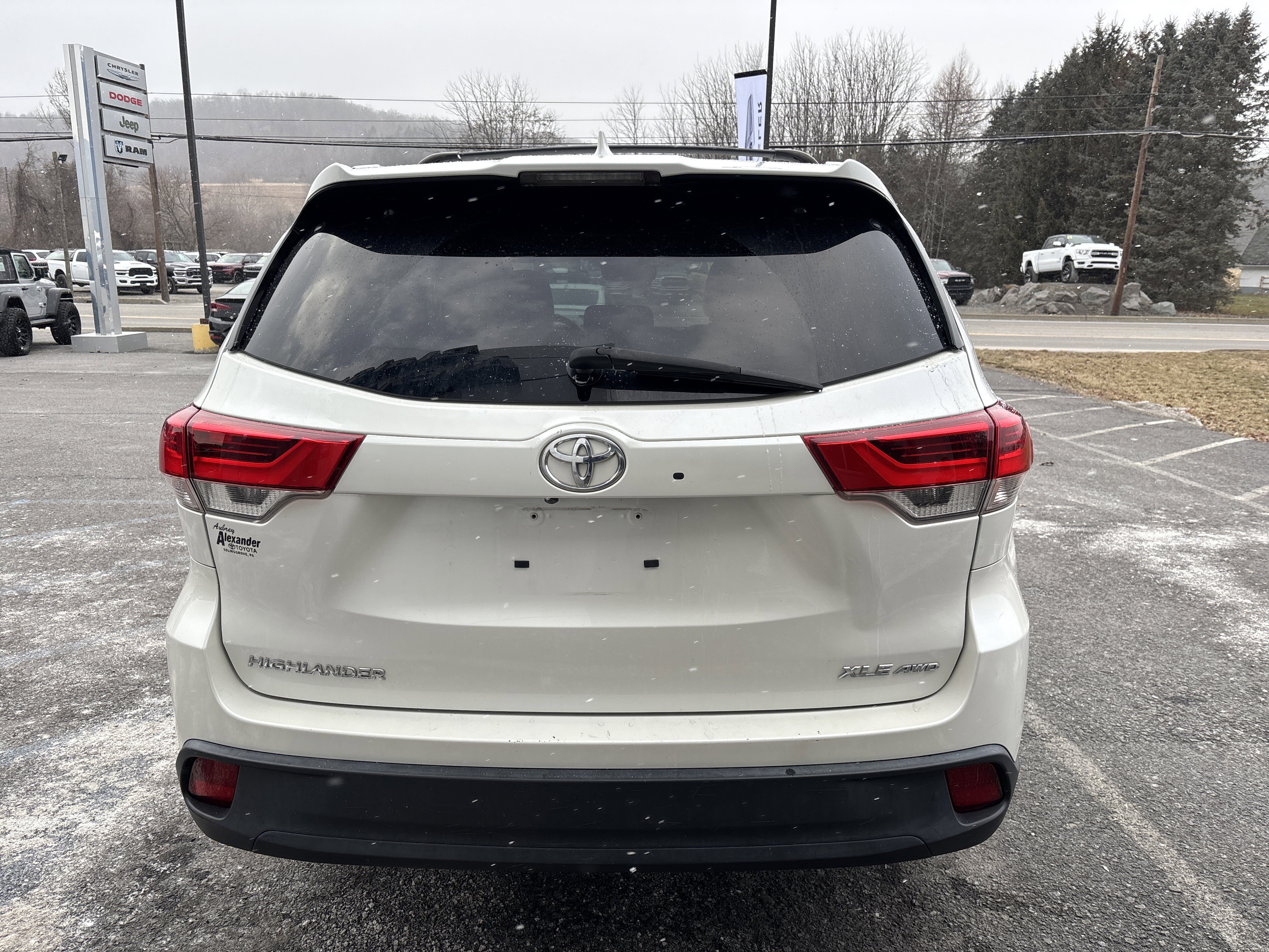 Used 2018 Toyota Highlander XLE image 4