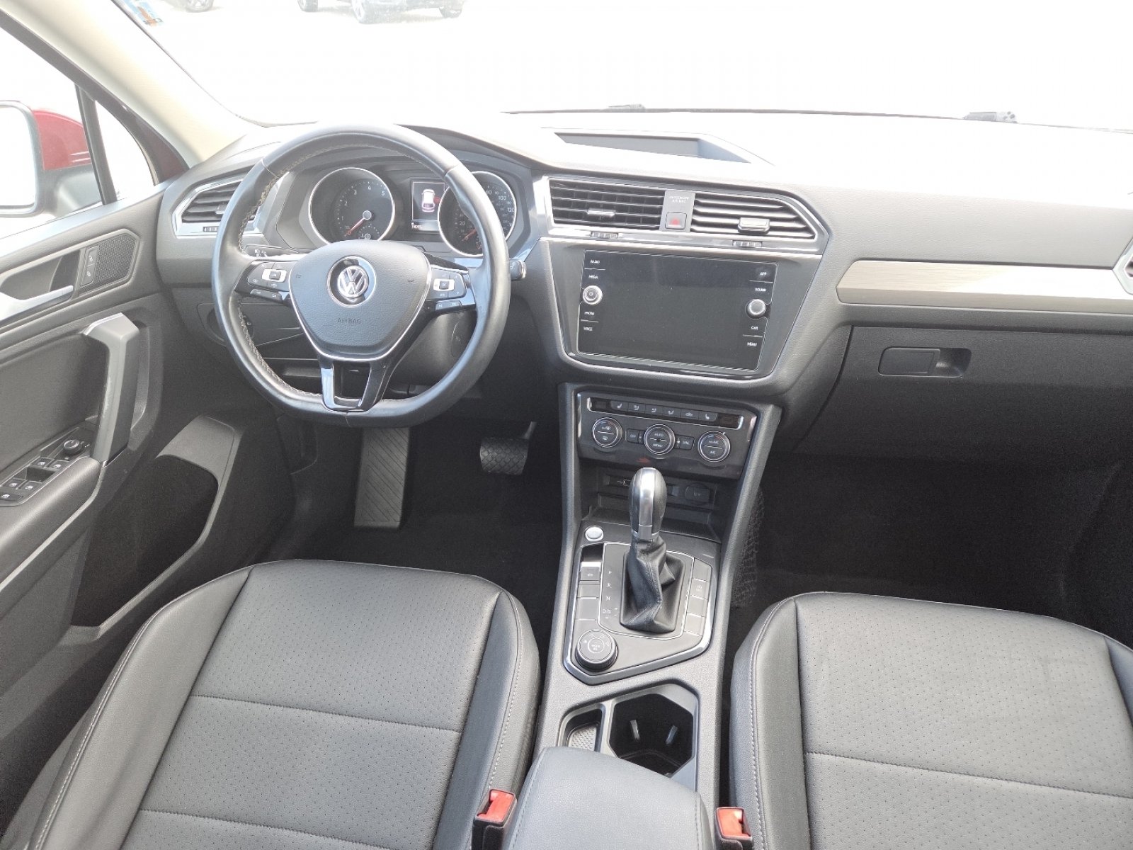 Used 2019 Volkswagen Tiguan SE w/ Panoramic Sunroof Package AWD/4WD image 21