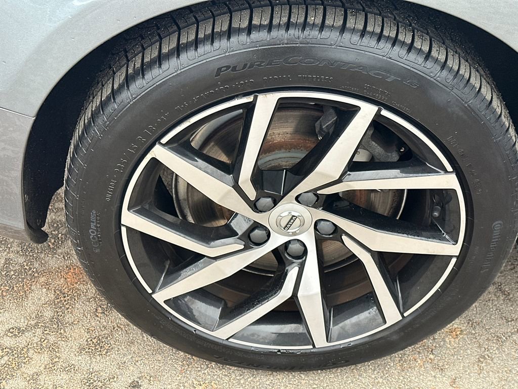 Used 2019 Volvo S60 T6 Momentum w/ Premium Package image 17