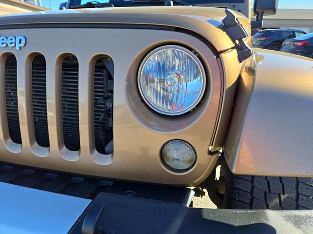 Used 2015 Jeep Wrangler Unlimited Sahara w/ Connectivity Group AWD/4WD image 6