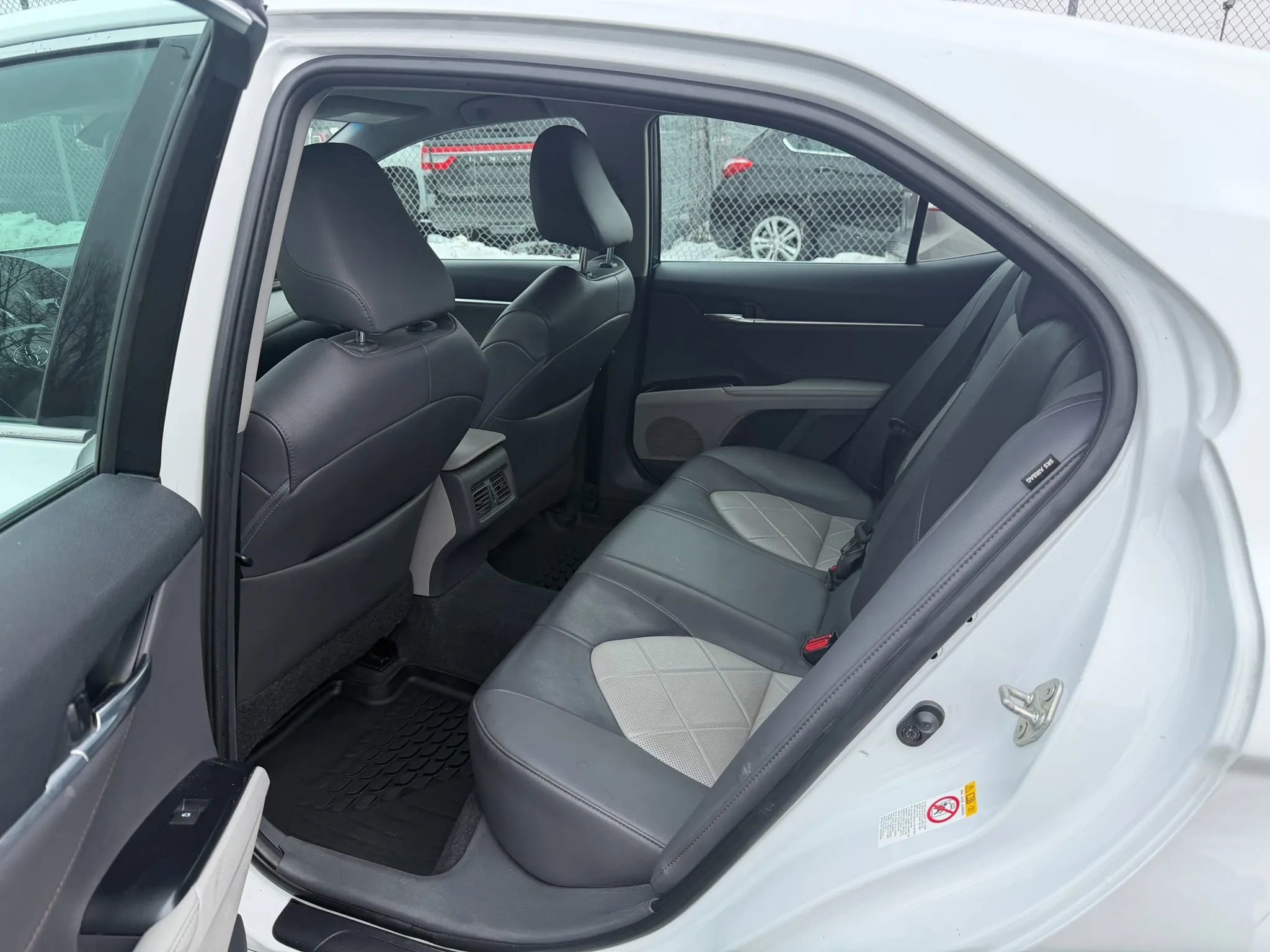 Used 2018 Toyota Camry XLE FWD image 14