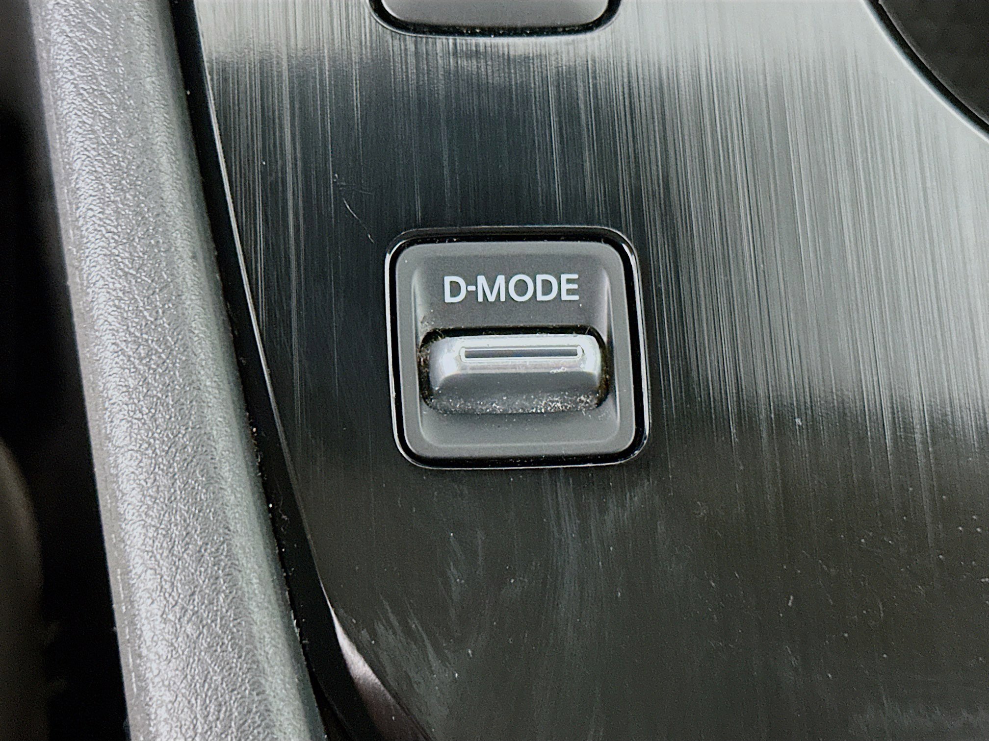 Used 2025 Nissan Rogue SV image 25