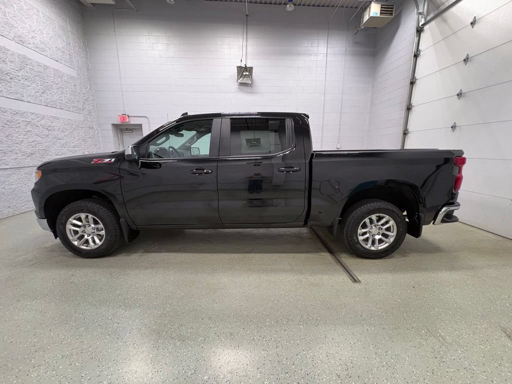 Used 2023 Chevrolet Silverado 1500 LT AWD/4WD image 20
