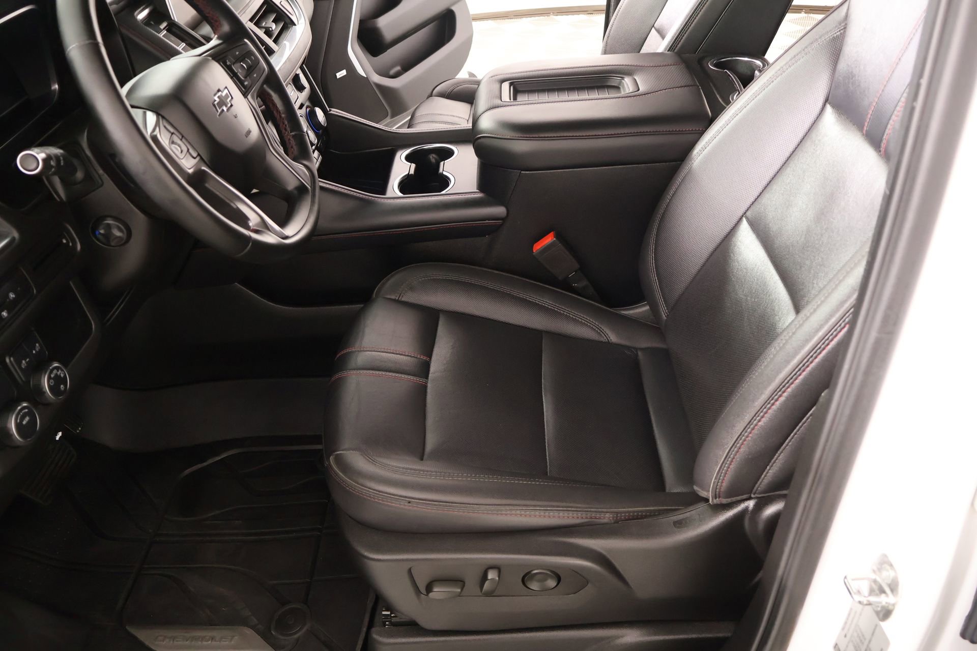 Used 2024 Chevrolet Suburban RST w/ Luxury Package RWD image 11