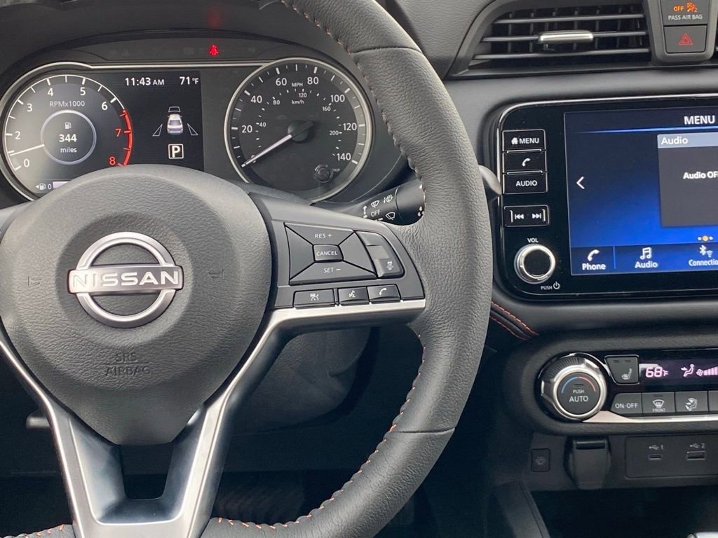 New 2025 Nissan Versa SR w/ Trunk Package image 21