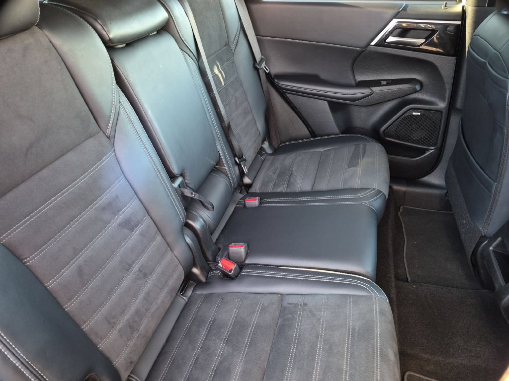 Used 2025 Mitsubishi Outlander SE AWD/4WD image 31