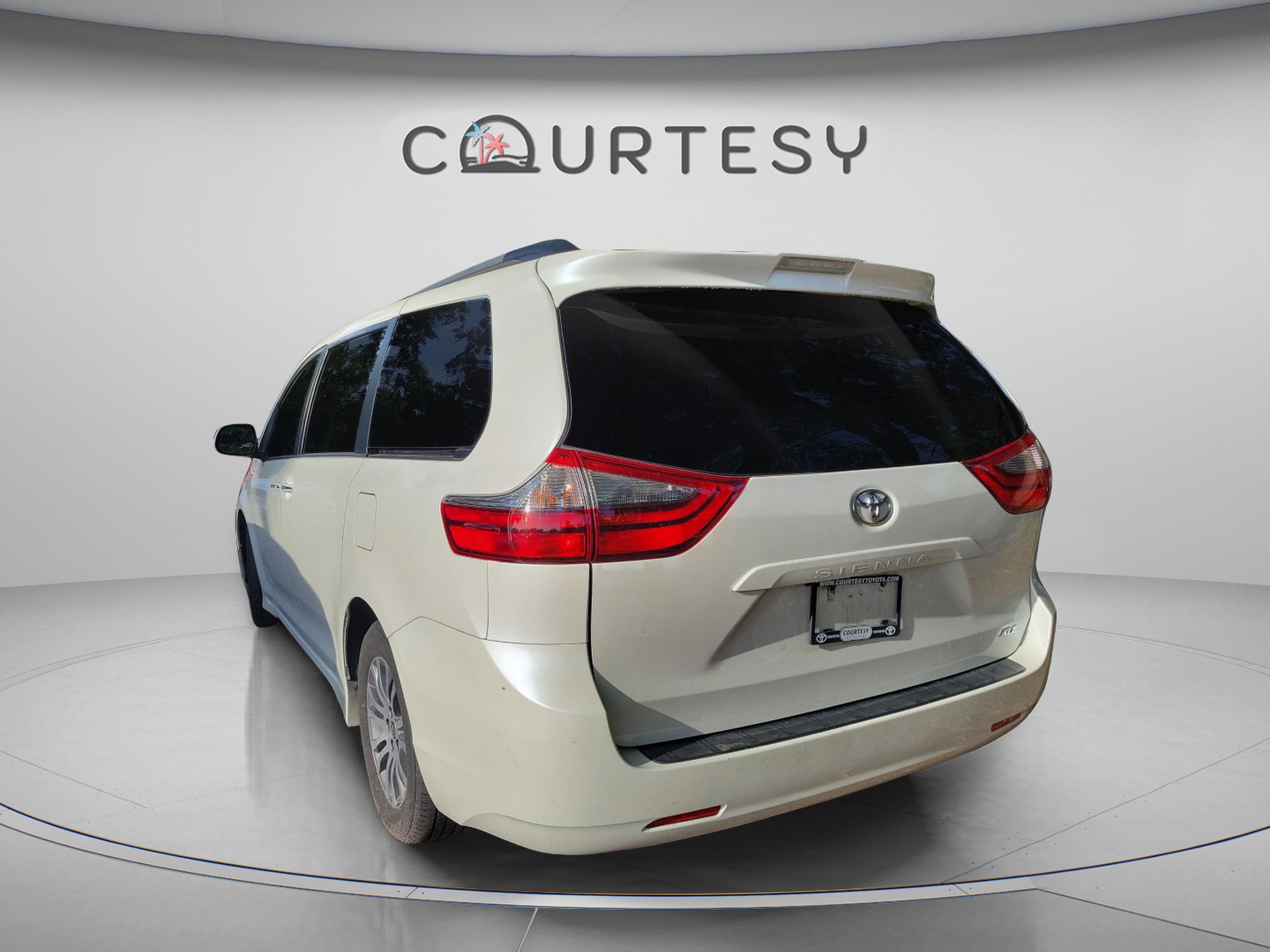 Used 2020 Toyota Sienna XLE FWD image 9