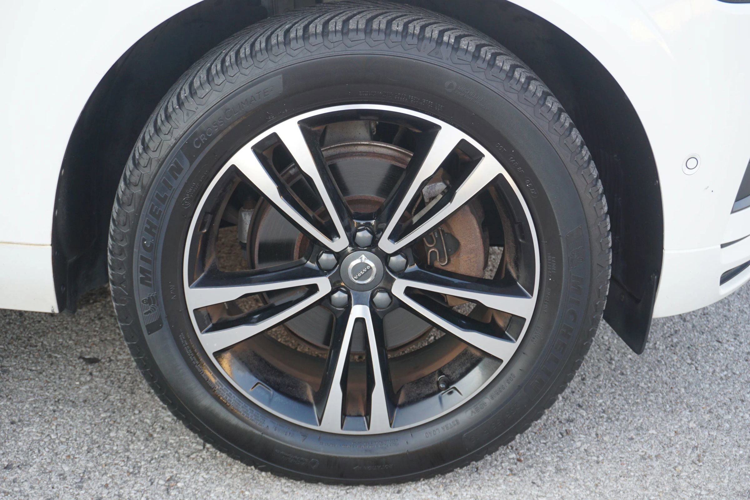 Used 2019 Volvo XC60 T5 Momentum w/ Multimedia Package image 11