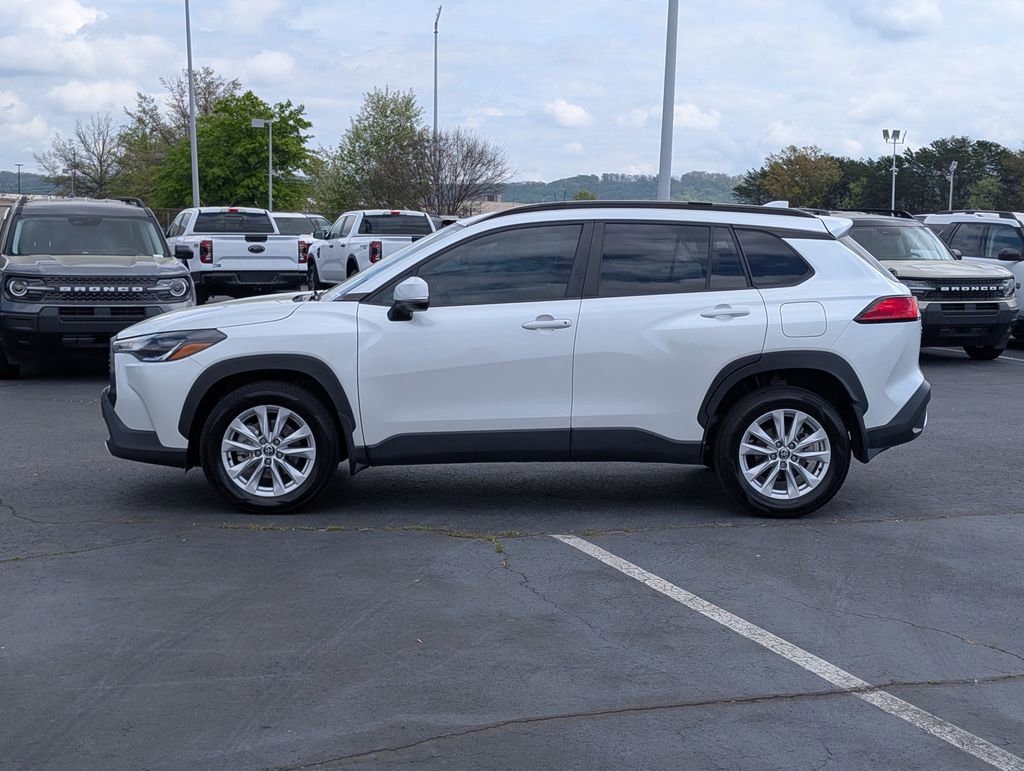 Used 2023 Toyota Corolla Cross LE w/ Moonroof Package image 5