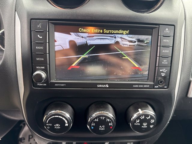 Used 2017 Jeep Compass Latitude FWD image 16