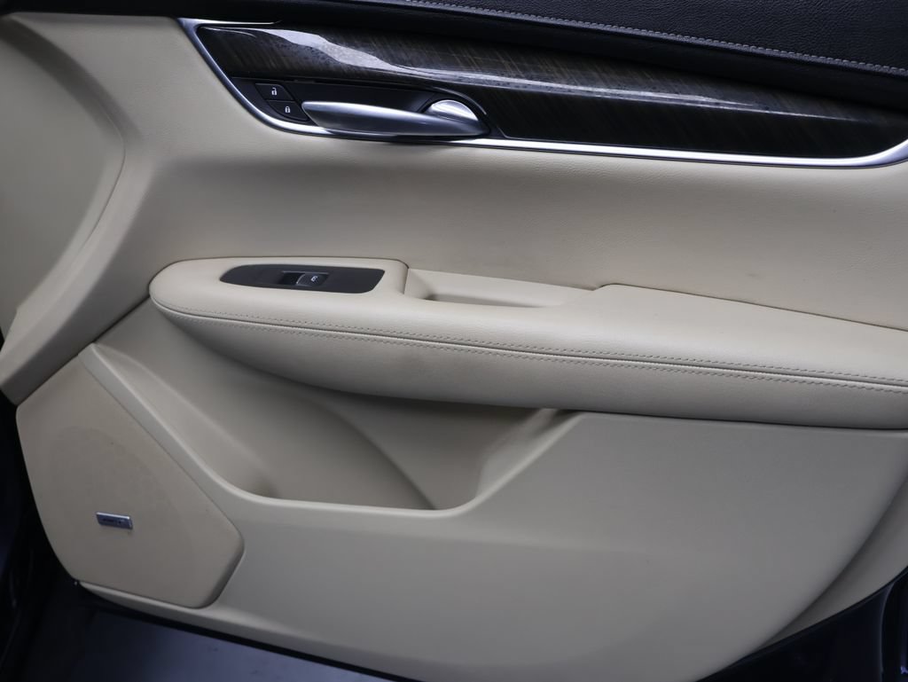 Used 2018 Cadillac XT5 FWD image 11