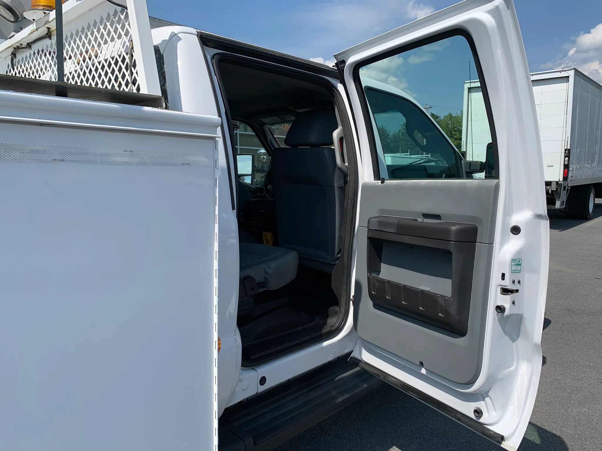 Used 2016 Ford F550 4x4 Crew Cab Super Duty image 30