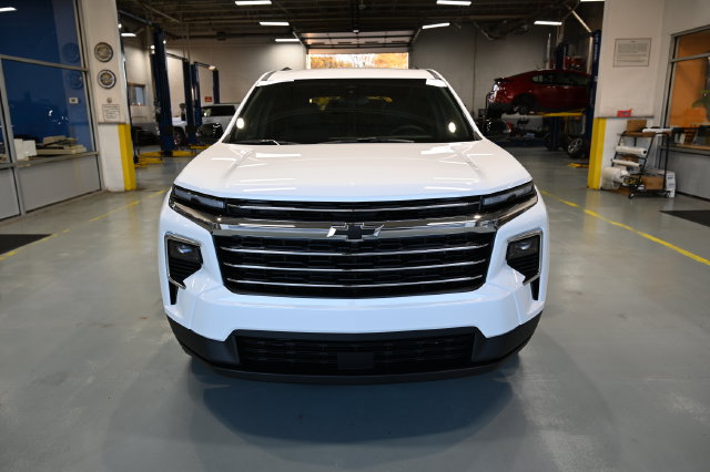 New 2027 Chevrolet Traverse LT AWD/4WD image 2