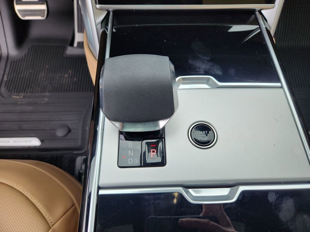New 2025 Land Rover Range Rover Long Wheelbase SE image 16