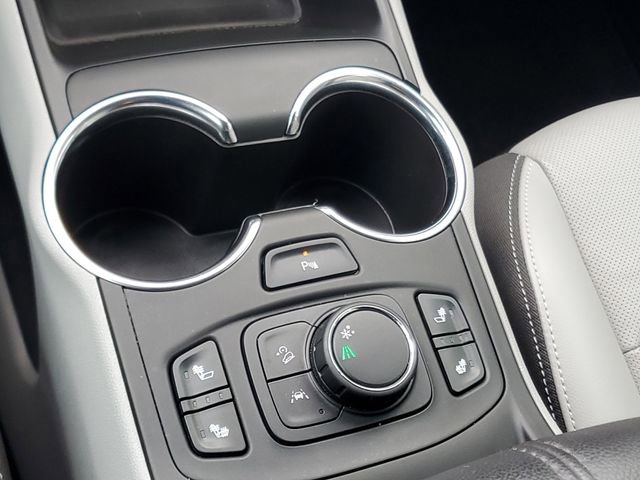 Certified 2024 GMC Terrain SLT w/ Tech Package FWD image 29