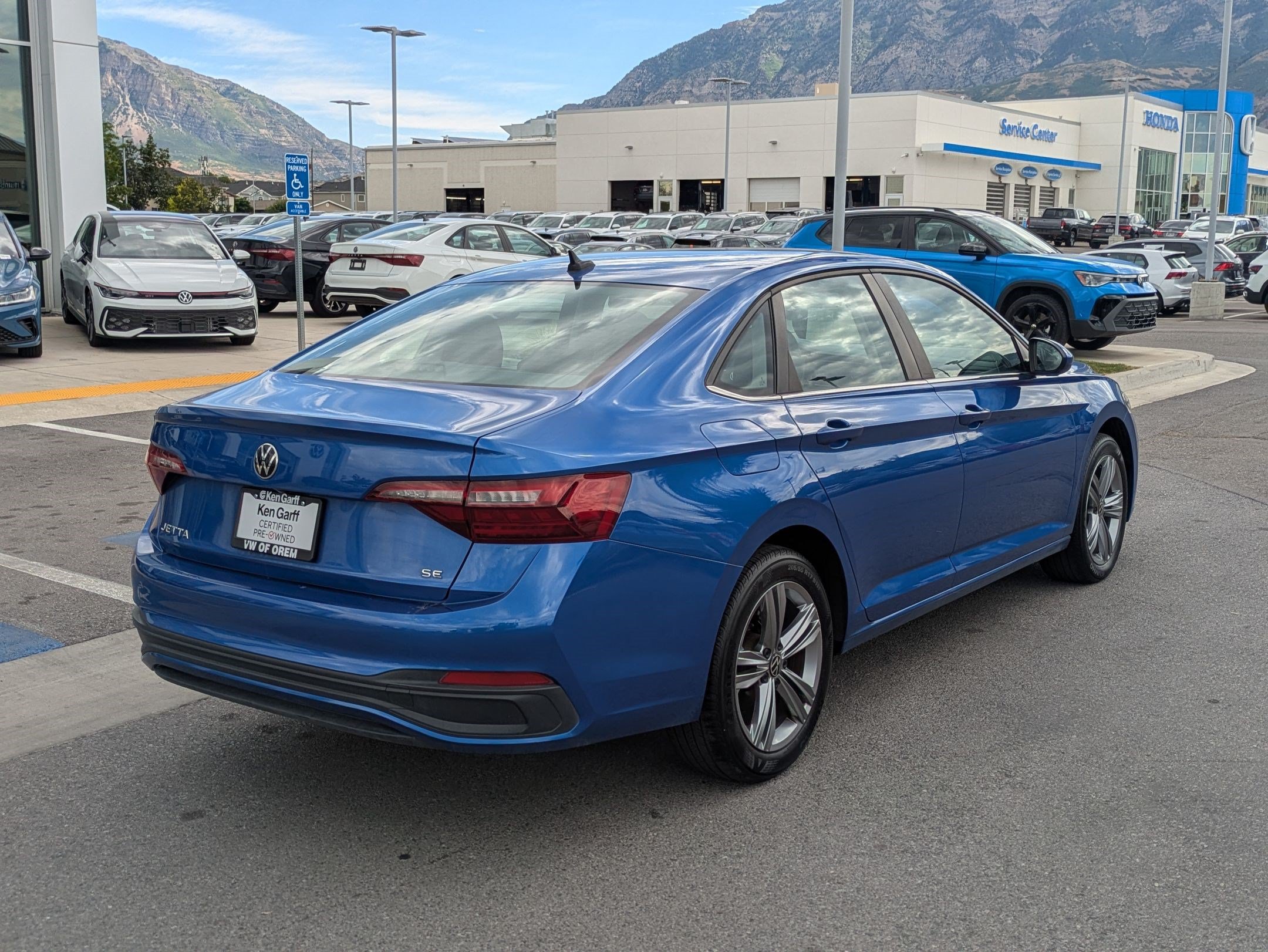 Used 2022 Volkswagen Jetta SE FWD image 3
