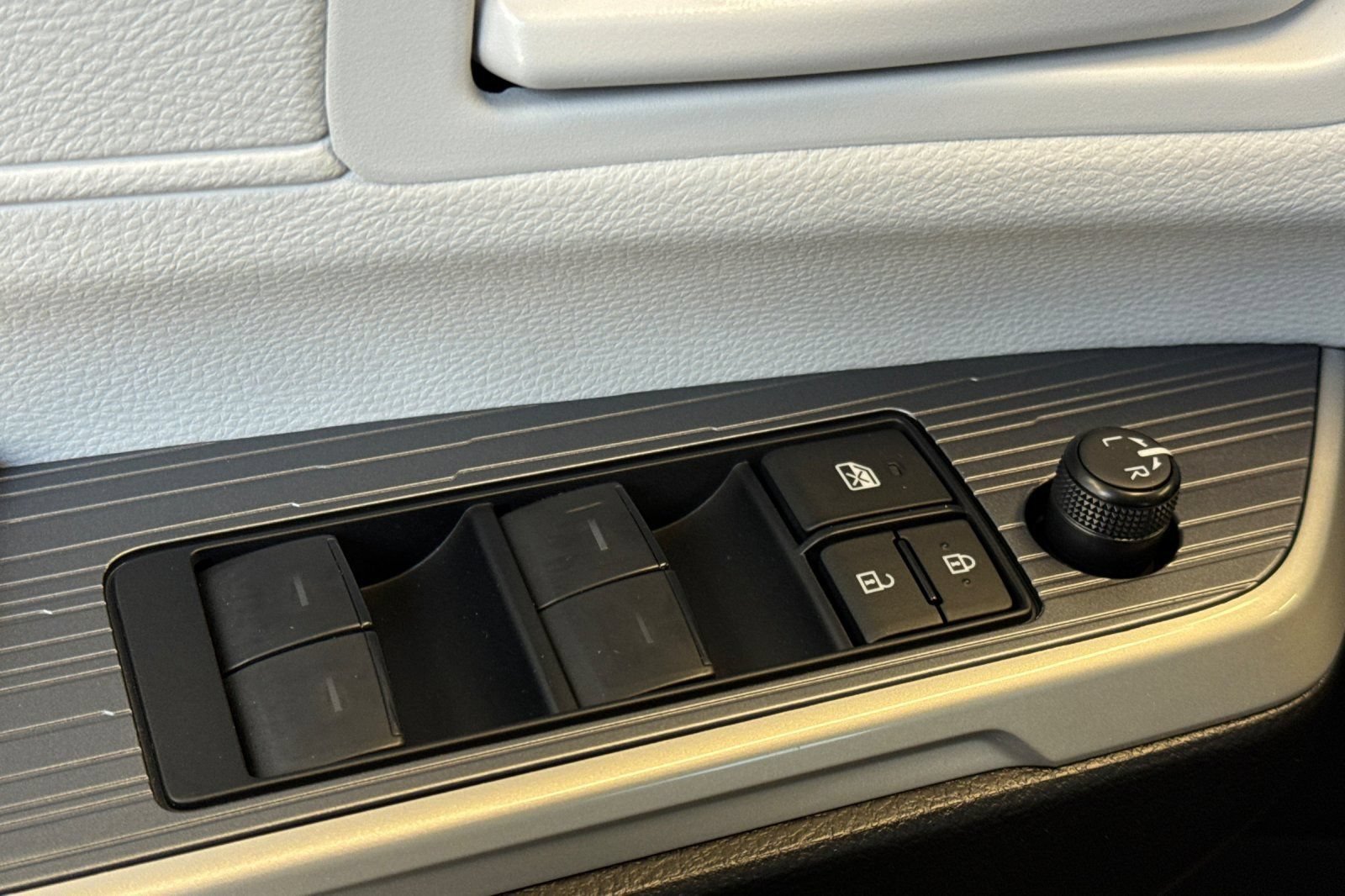 Certified 2026 Toyota Sienna LE FWD image 28