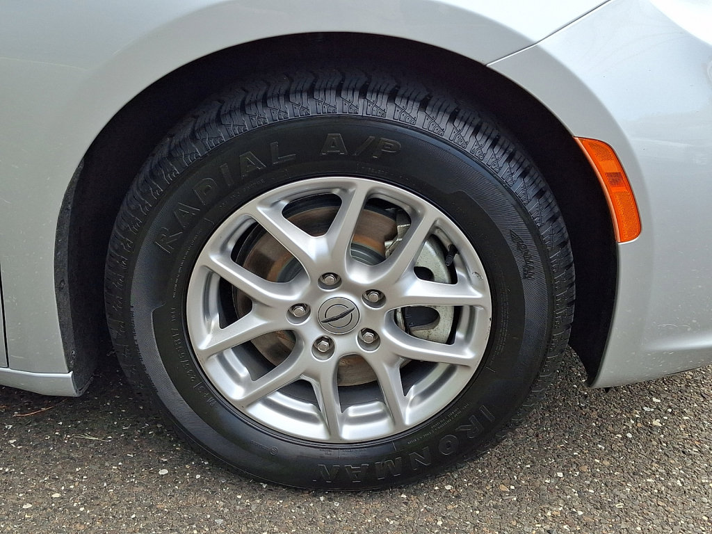 Used 2024 Chrysler Pacifica Touring-L FWD image 9