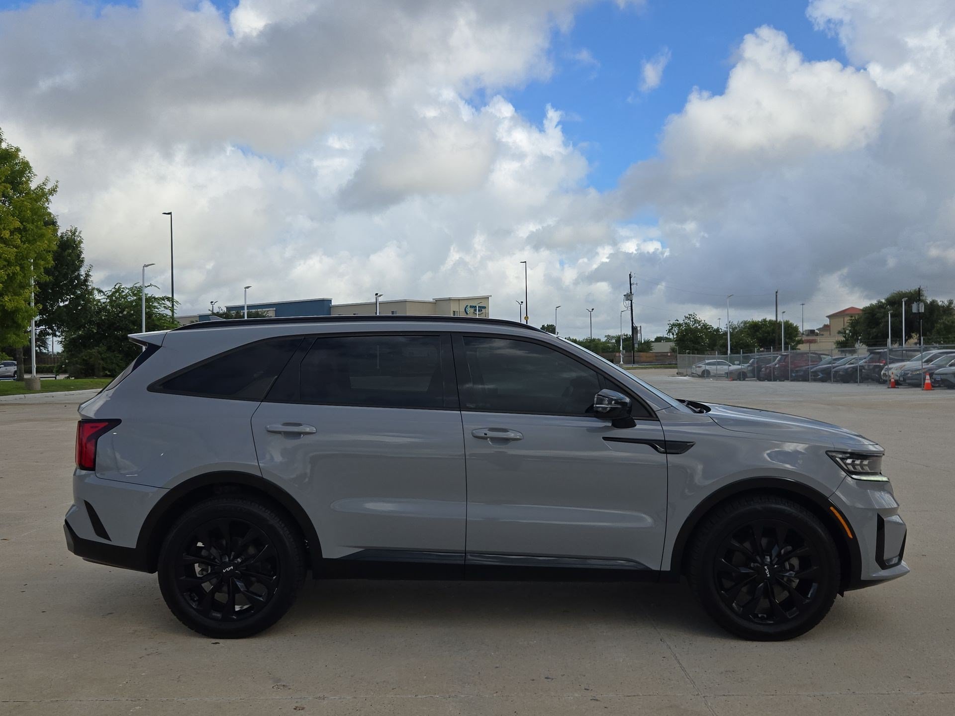 Used 2023 Kia Sorento SX FWD image 2