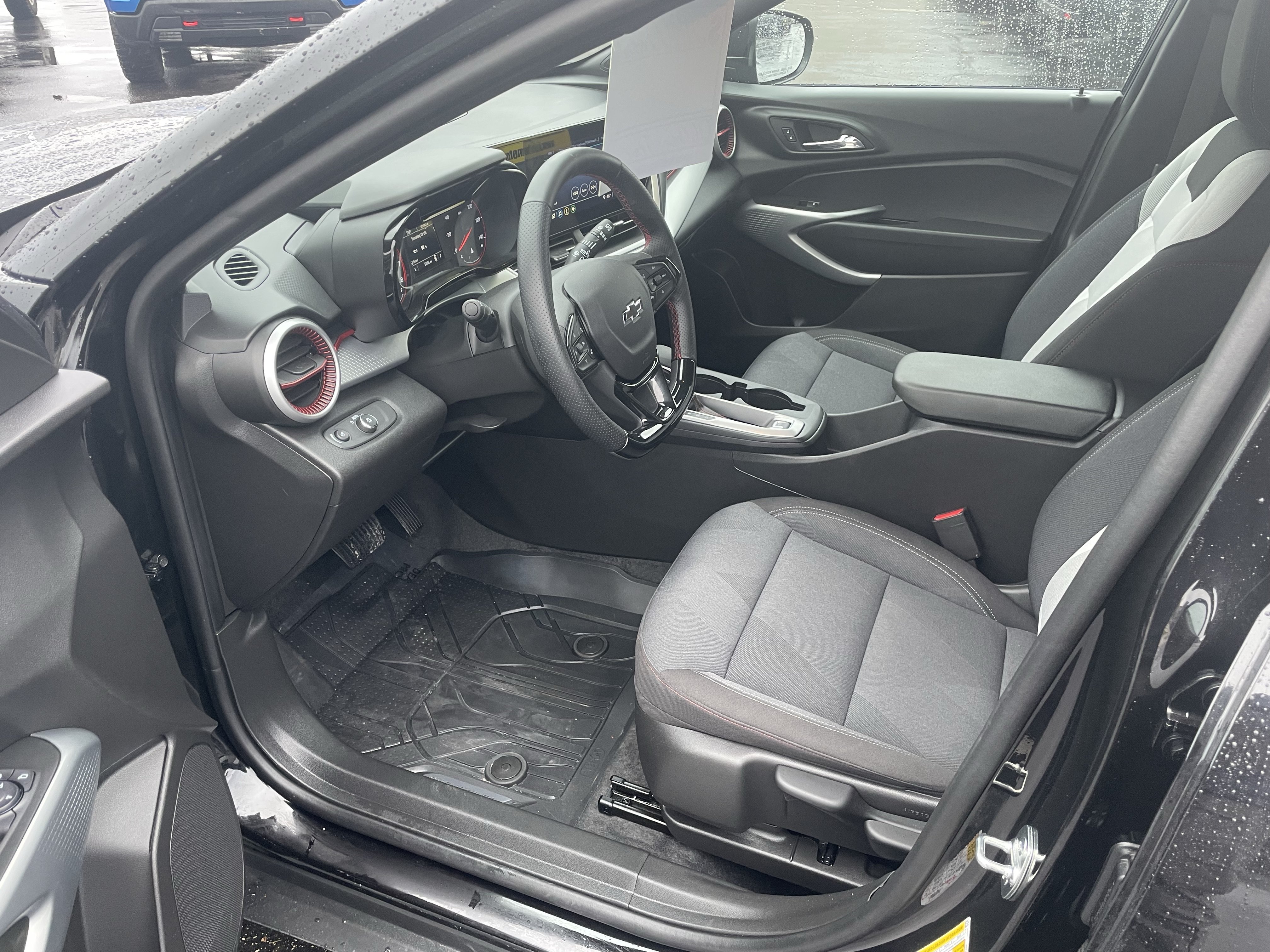 Used 2026 Chevrolet Trax RS w/ Sunroof Package FWD image 12