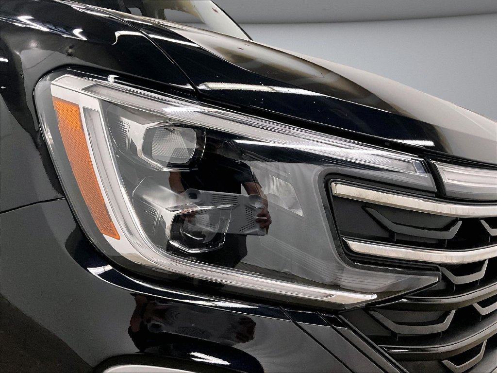Used 2024 Volkswagen Atlas Peak Edition SE AWD/4WD image 31